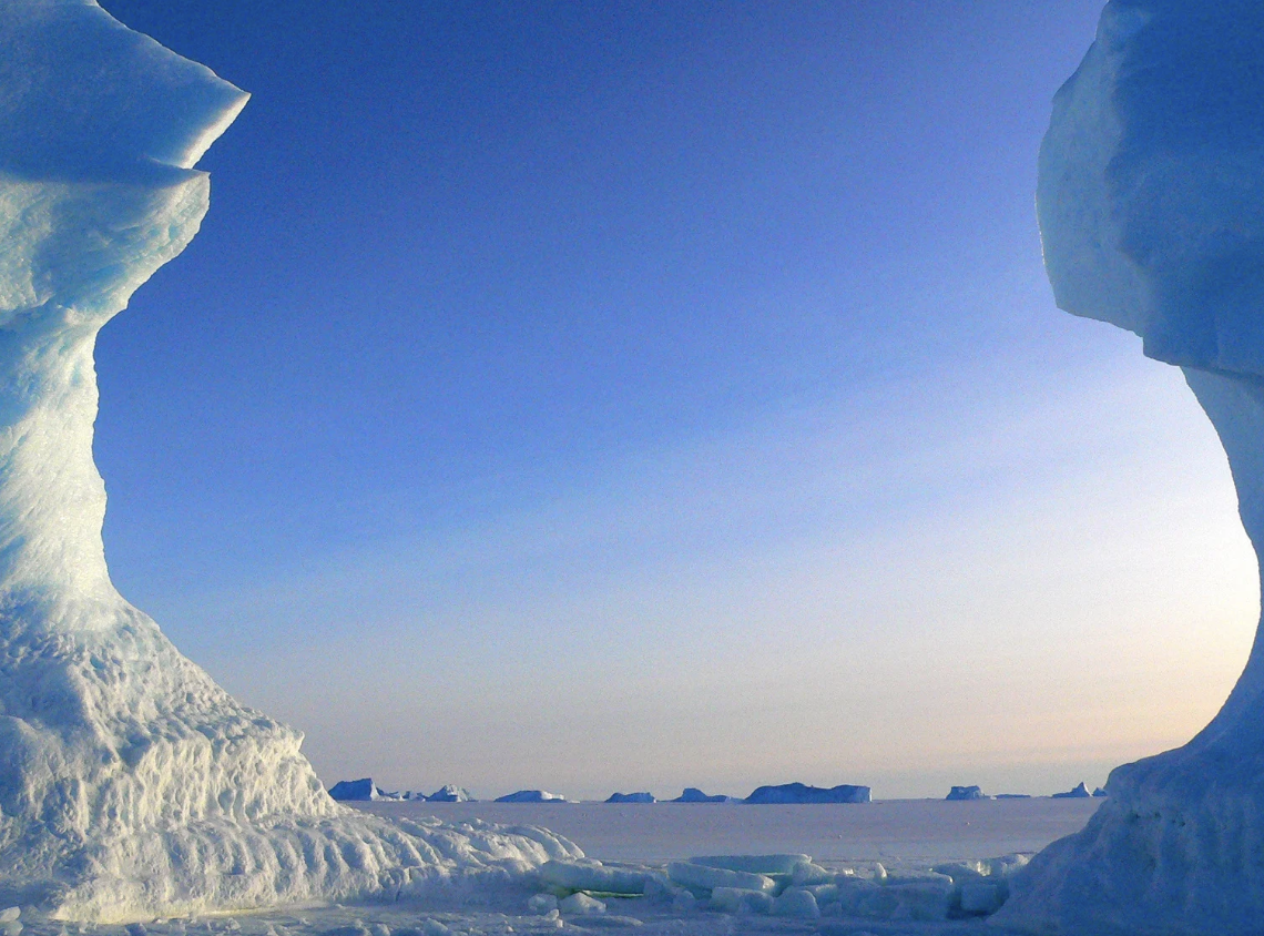 Después de más de 30 años en lo más profundo del mar, el iceberg más grande del mundo se libera.
